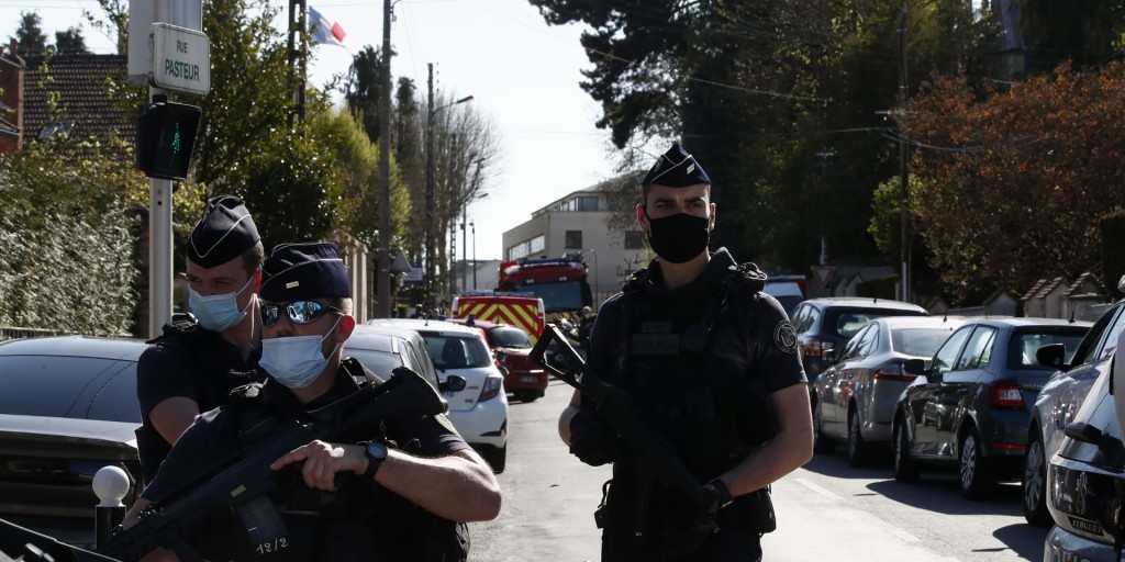 Zoufalí policisté ve Francii: Chraňte nás před radikály, žádají vládu po dalším útoku