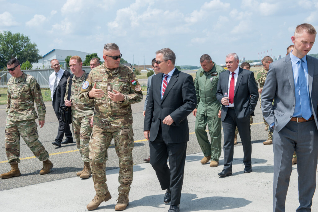 Dohoda o obranné spolupráci USA Maďarsko