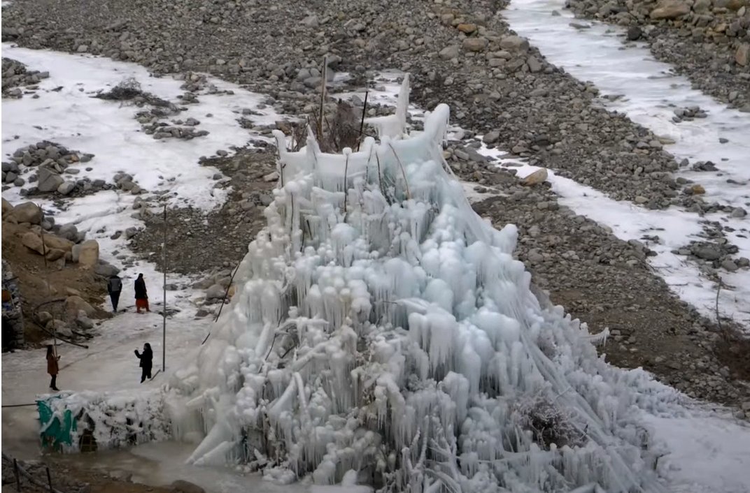 Ledové stúpy: Umělé ledovce pomáhají v boji proti dopadům změny klimatu