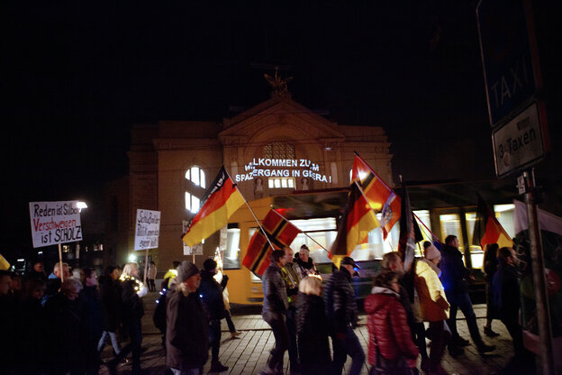 Se státní hymnou: demonstrace v Městském divadle Gera