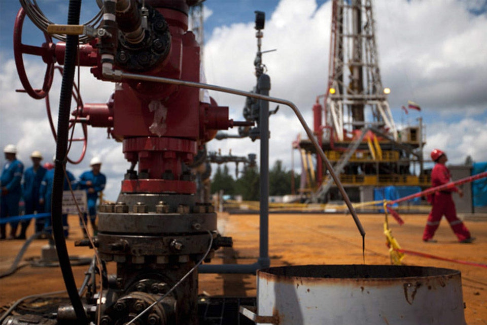 Venezuelská PDVSA jednala s Rosněftem ve snaze zvýšit produkci ropy