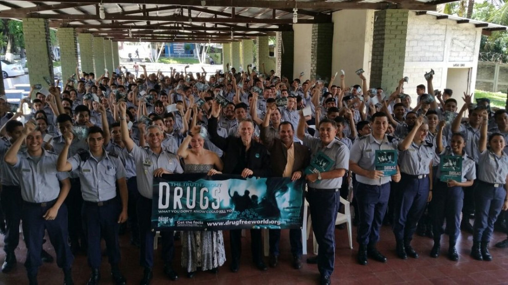 Nadace pro svět bez drog pokračuje neochvějně ve svém poslání ukončit drogovou epidemii spoluprací s četnými policejními orgány v celé Americe, včetně těch ve Spojených státech, Kanadě, Mexiku a jinde