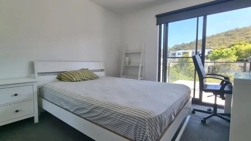 Tento pokoj v domě v Mount Gravatt je k dispozici k pronájmu za 350 $ týdně na Flatmates.com.au