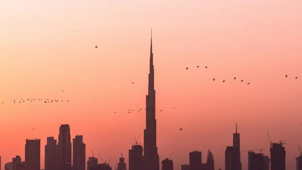 Burj Khalifa při západu slunce v Dubaji, Spojené arabské emiráty