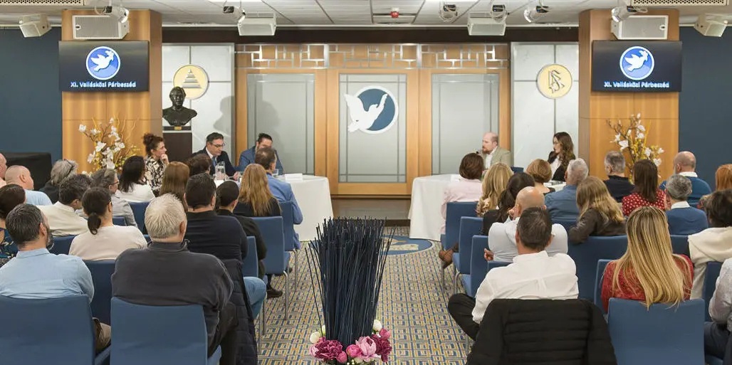 Mezináboženský dialog v Budapešti zdůrazňuje etiku, víru a sociální média