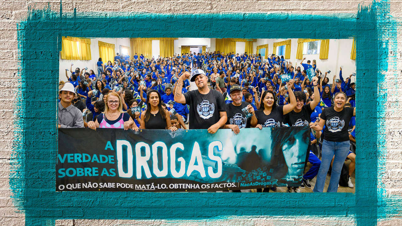 Hlasy lidskosti s Jorjão Oliveirou, má cíl aby v Brazílii „vyrapoval“ pravdu o drogách